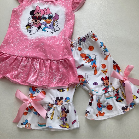 Boutique Minnie Mouse Daisy Shorts set - Picture 4 of 6